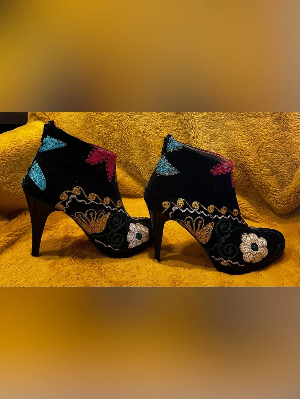 Scarlet Embroidered Heel Faux Suede 4” Ankle Booties Stiletto Sz 39 US 7.5 Boho